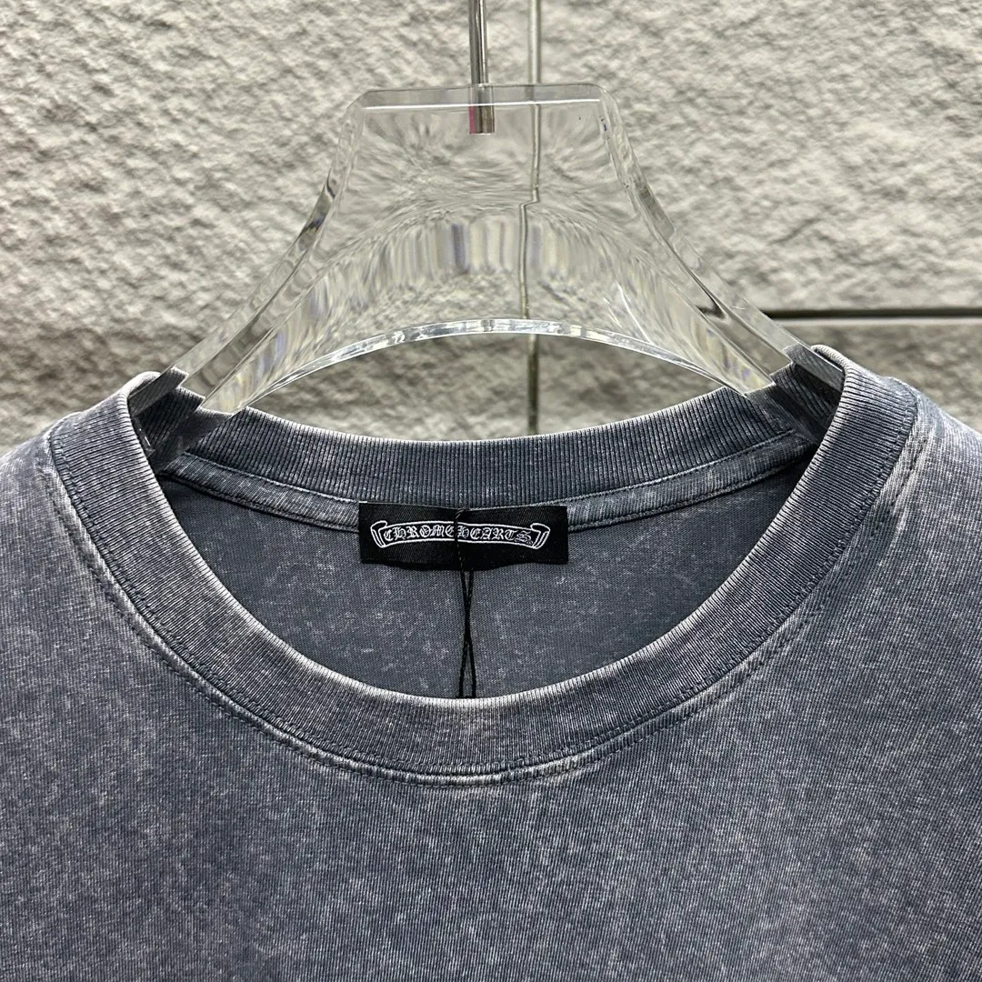 🅿️180 CH* Crow Heart* 2025 spring and summer new style Snowflake distressed washed retro round neck short sleeves Chest and front logo Horseshoe print on front and back Customized fabric Short-sleeved T-shirt Unisex Size: S M L XL XXL Color: Snowflake Black Snowflake Gray Snowflake Pink Snowflake Blue